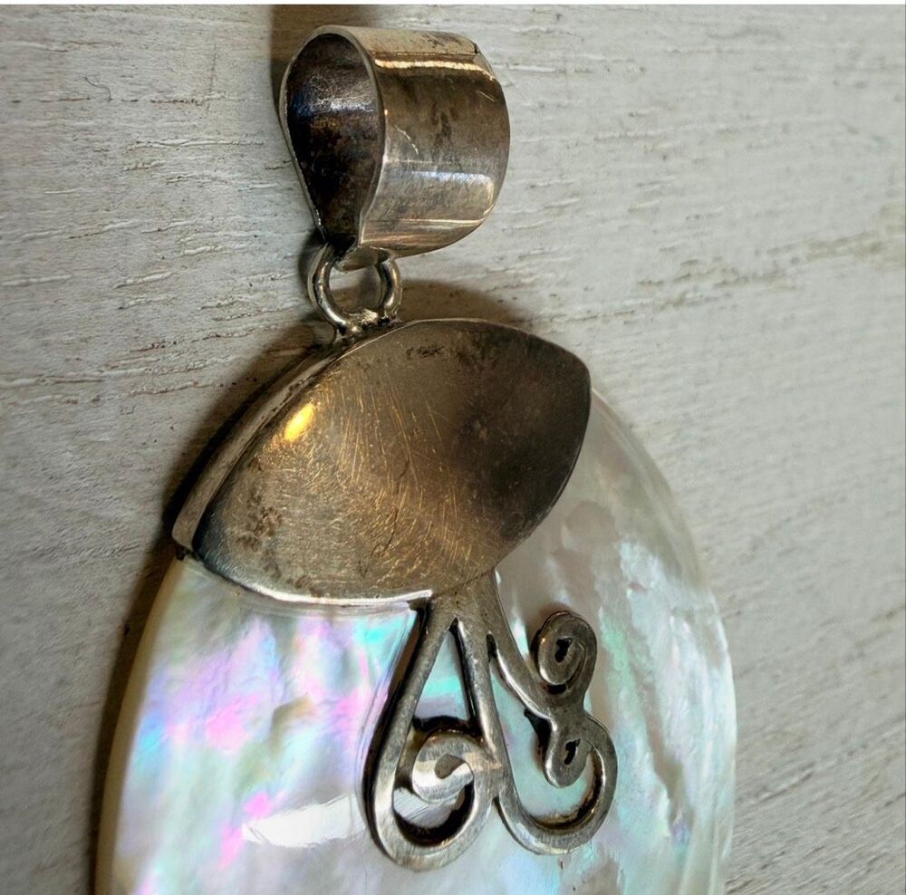 Sterling Silver Mother of Pearl Shell Pendant - Picture 3 of 5